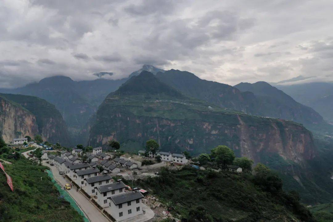 亮见 大凉山腹地阿布洛哈村的新生活