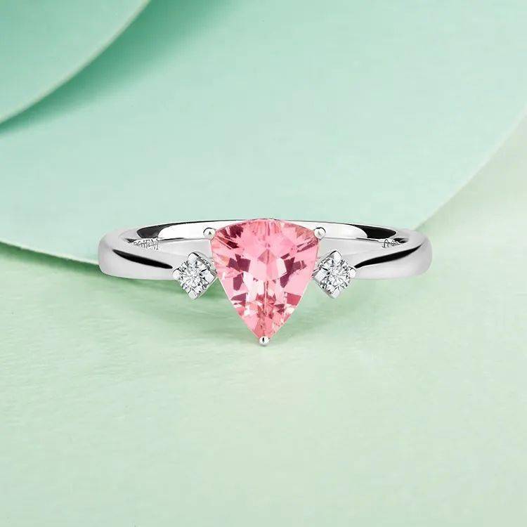 防腐剂|51岁许晴是不是吃了防腐剂？丰乳肥臀蚂蚁腰！都是拿钱堆出来的？