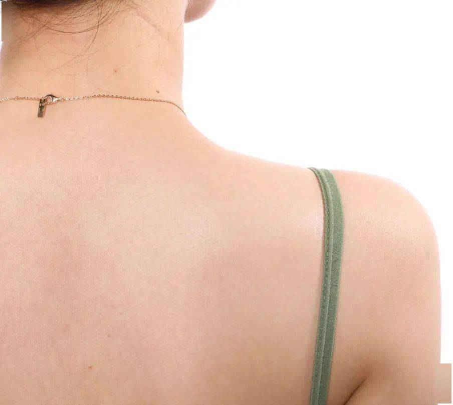 肤色|脖子比脸黑太多？夏日的宝藏救星，没想到竟是它！