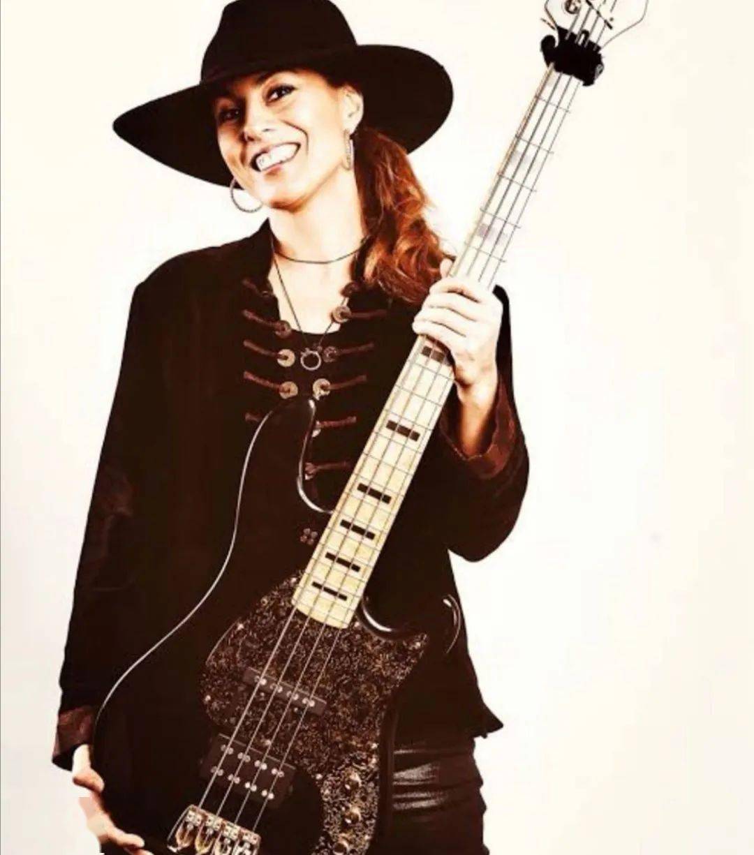 盘点|巾帼不让须眉！盘点贝斯圈乘风破浪的姐姐们，你最Pick谁？