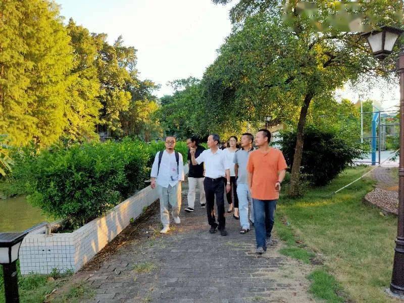 顺德区委宣传部副部长,区文联主席何鸿佳,杏坛镇党委副书记黄家慈等