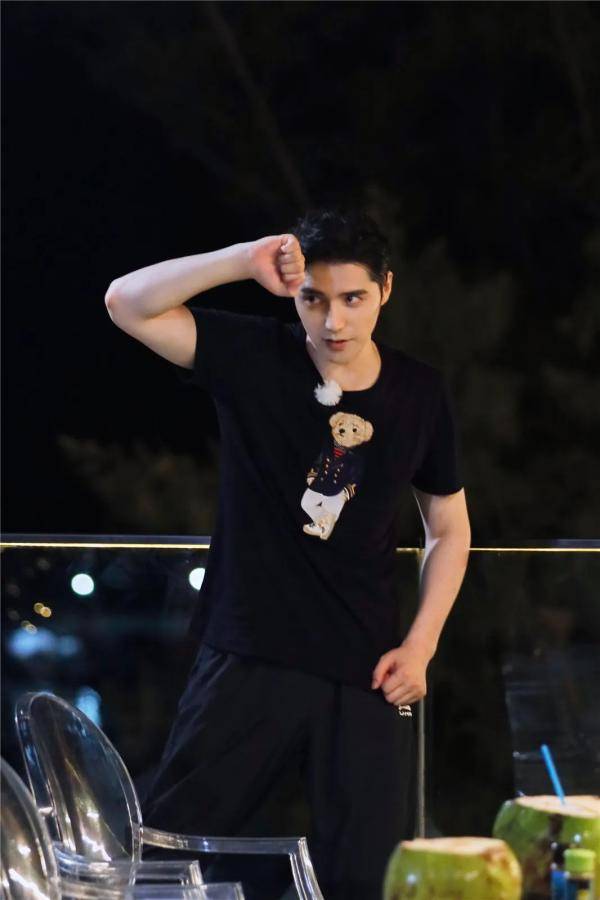 阿云嘎|《完美的夏天》8月起周六黄金档开播@东方卫视