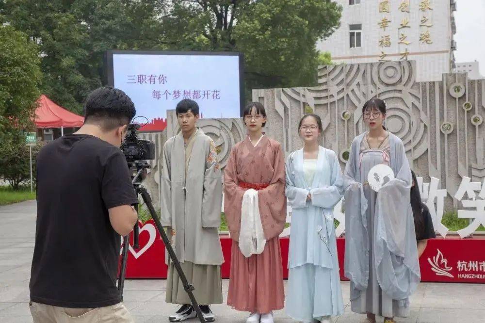 人口普查嗯_人口普查图片(2)