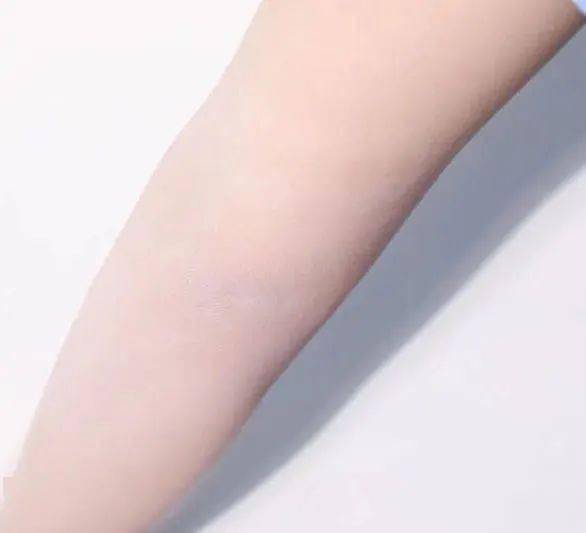 肤色|脖子比脸黑太多？夏日的宝藏救星，没想到竟是它！