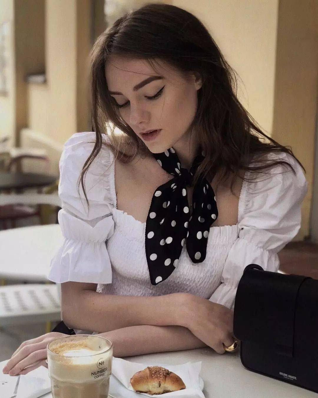 blouse|别总穿极简了,2020年“法式风”最流行!好看又高级!