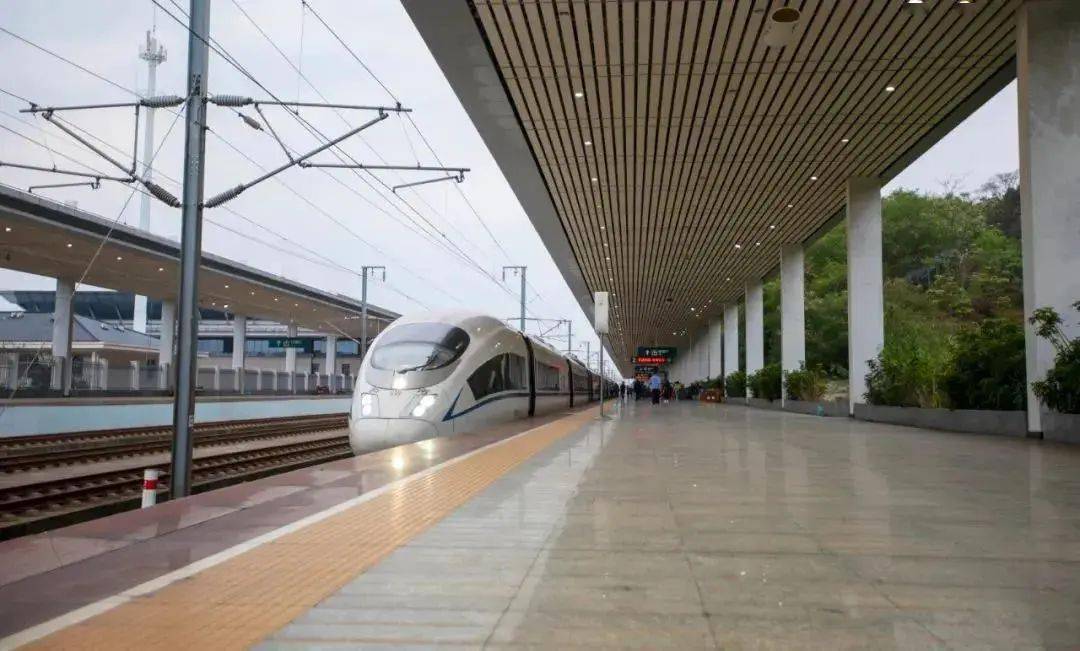 继上周末清远首发高铁后7月24至7月31日清远将继续开行发往深圳北站的