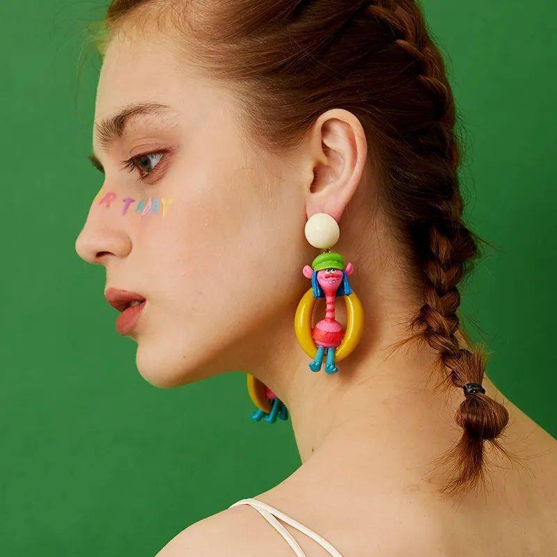 精灵|买物教室 | 彩虹拖鞋、精灵耳饰,别 diss 我们不推女孩子的东西辣!!