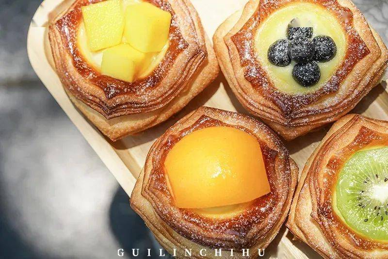 衣服|他把“衣服”卖进可颂面包店，就问香不香？