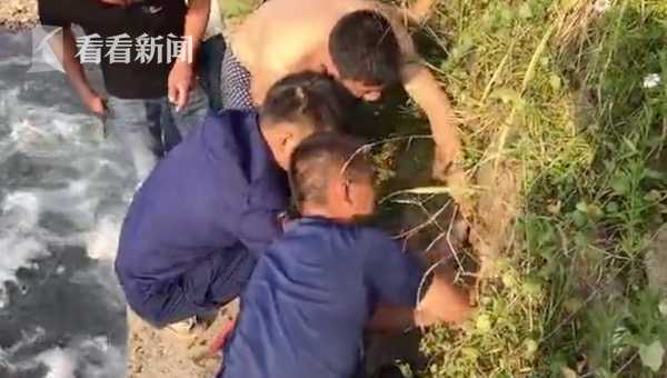 救援|男童溪里游泳突然“消失” 岸边涵洞却伸出一只手
