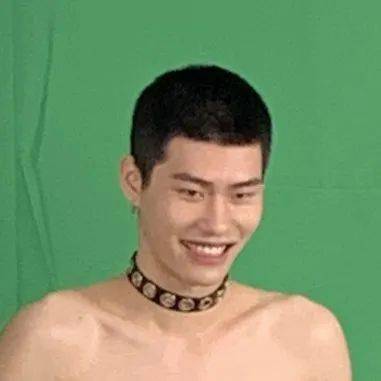 性别|识穿 ｜ 我们直接让男生把吊带裙穿出门了，别说，还挺靓仔