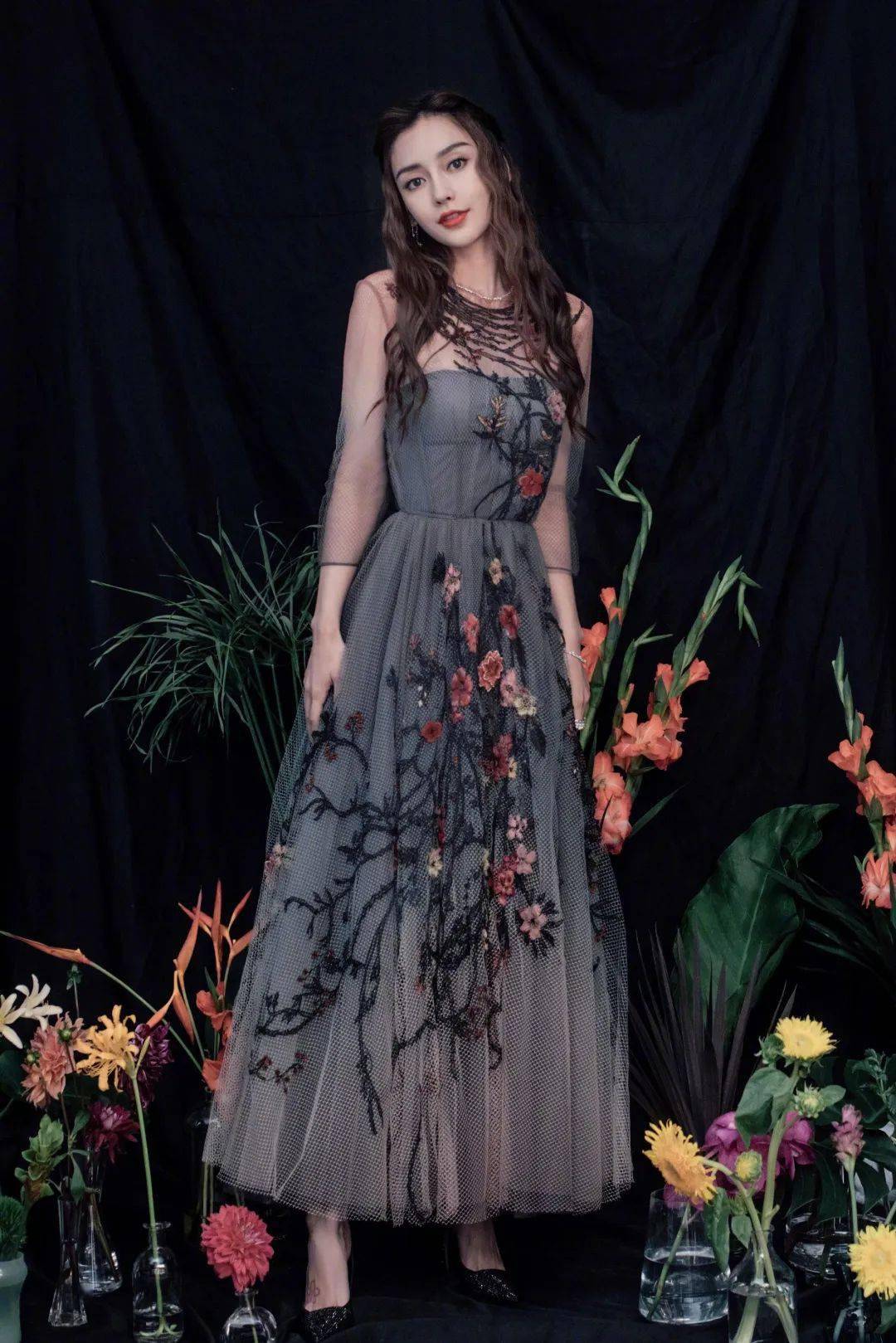 赵丽颖|快讯 | 王俊凯大片、赵丽颖美图、baby活动、孟美岐大片