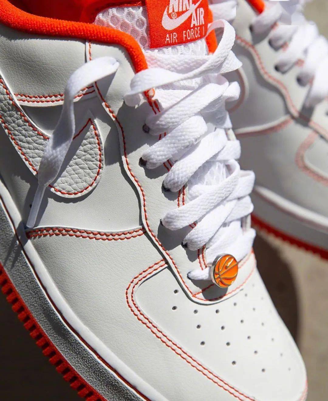 Kobe|一双鞋，让你记得18年前的夏天，“曼巴”在哪里