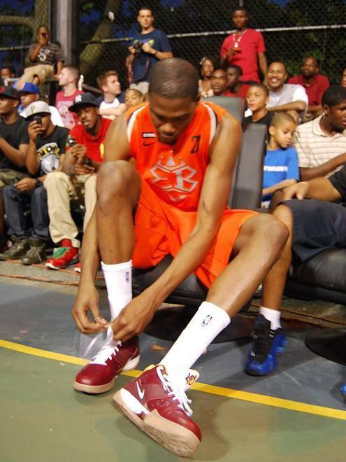 Kobe|一双鞋，让你记得18年前的夏天，“曼巴”在哪里