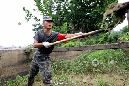 九江湖口：“抗洪模范营”帮助灾后恢复
