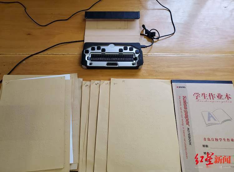 昂子喻|感动！盲人考生高考635分：父亲3年为他读了一米多厚试卷