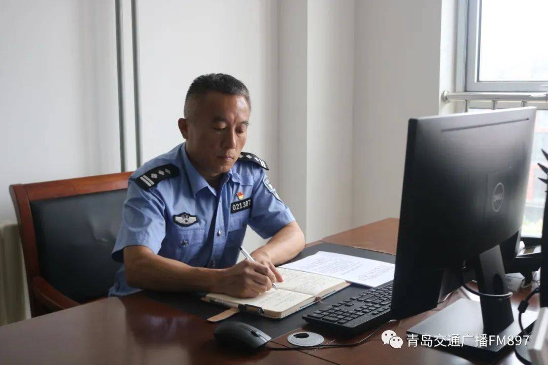 市公安局交警支队李沧大队副大队长 蒋山 6 8月4日 节目嘉宾 市公安局