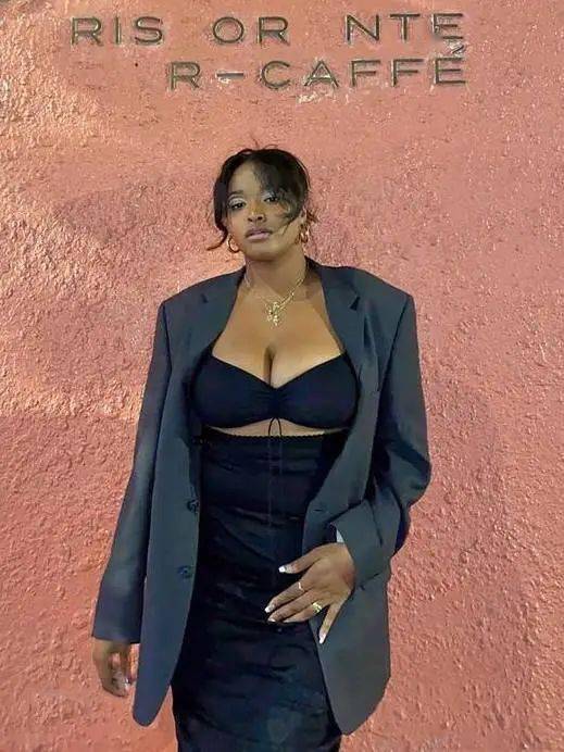 裙子|裙子挖个洞，性感大不同