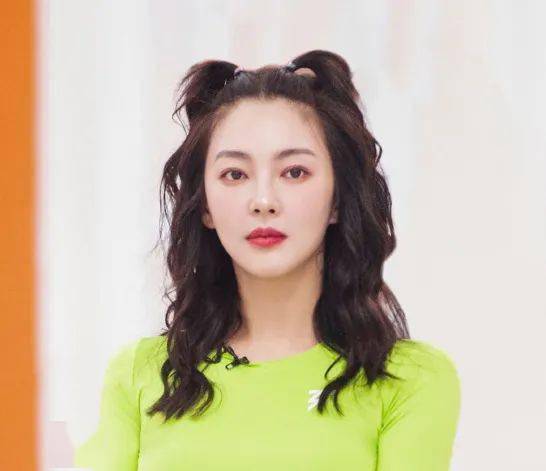 人间|别不信，绮绮子“人间鹦鹉妆”，一画年轻5岁！