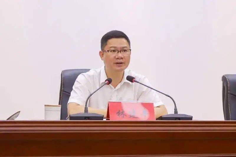 县委常委,组织部部长,党校校长林建丰讲授开班第一课在讲话中,林建丰