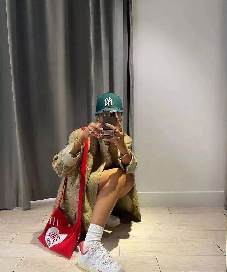 Rootote|王漫妮的通勤包一大摞，这随性帆布袋最靠谱