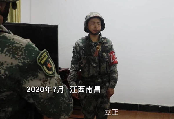 凯伦|励志后浪！曾经的工地搬砖男孩成为了一名军官