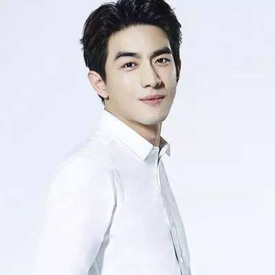 参考价|扒一扒各位男明星的梳妆台，上镜前都在脸上糊了什么？