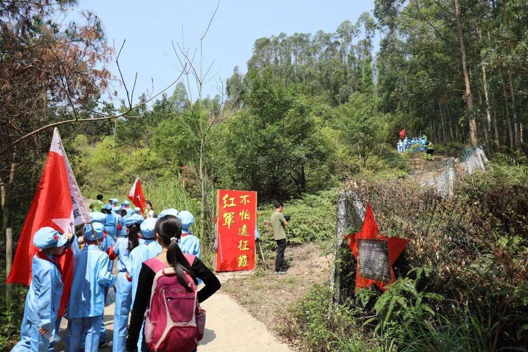 游玩的同时,激发学习的兴趣 红色革命教育--重走长征路 盈香研学导师