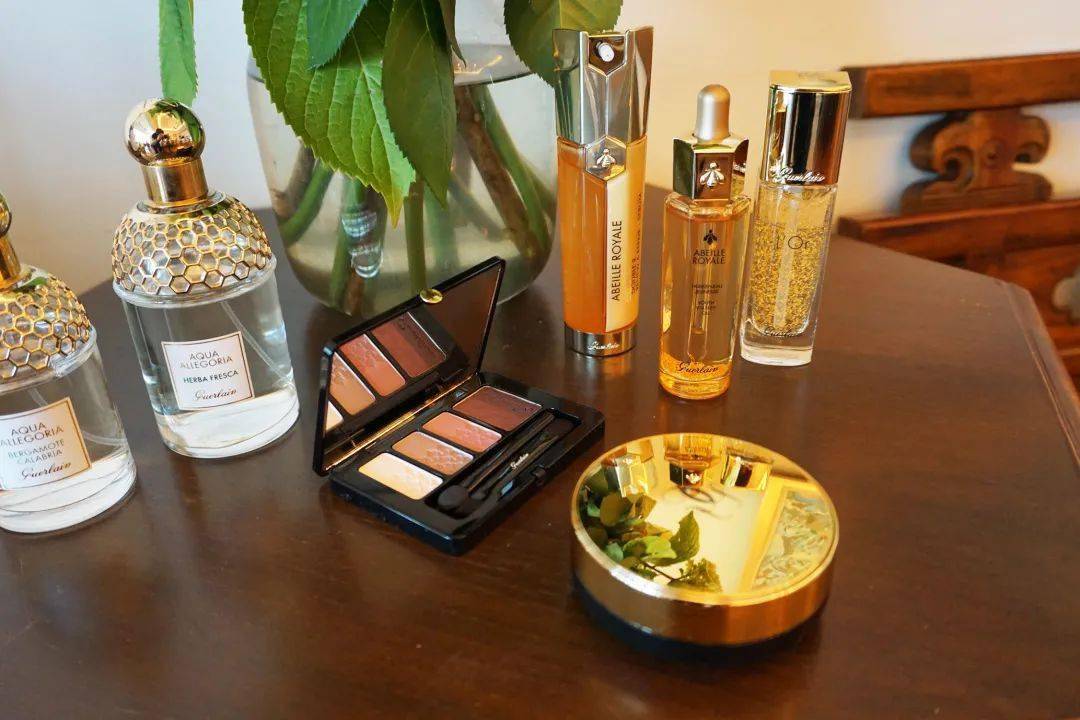 魔都|装妆样子 | 启动冷艳模式，「魔都A姐」横空出世！