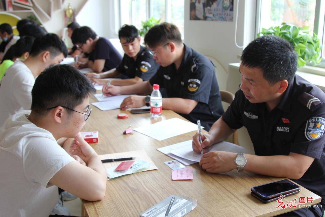 检验|热血青年接受检验 踊跃参军