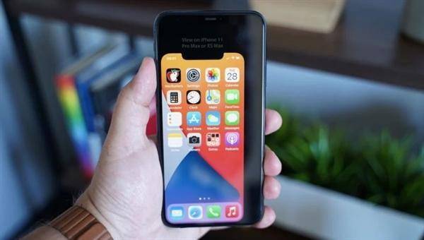 5.4寸iphone 12机身到底有多大?新画面显示单手持握无压力