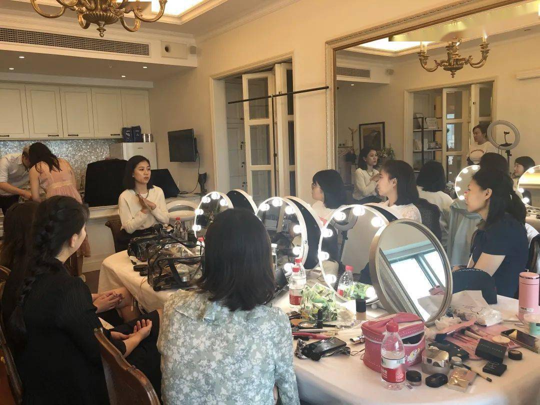 魔都|装妆样子 | 启动冷艳模式，「魔都A姐」横空出世！