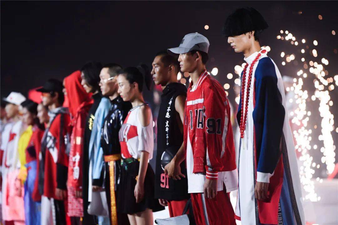 安踏|张继科、李佳琦、关晓彤、郎朗等一线大咖都来了！安踏这个发布会太牛了