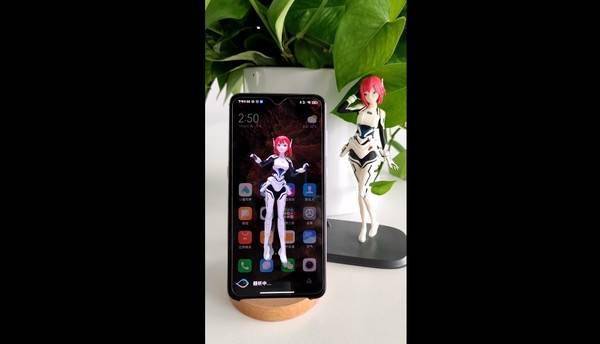 亮屏|快试试你的小爱同学会跳舞吗？对手机喊“跳个舞”就行