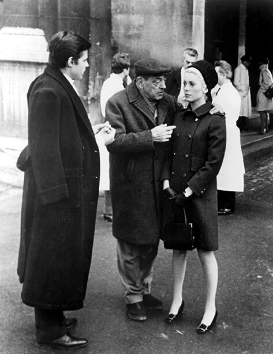 Roger|骨灰级经典Roger Vivier方扣鞋，又出了绝美新款！