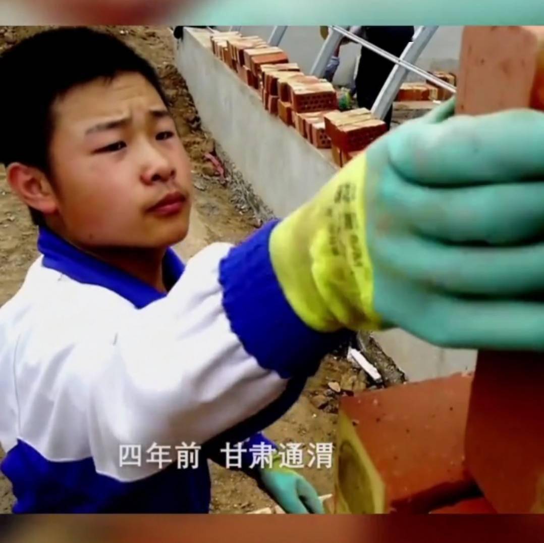 凯伦|“搬砖男孩”毕业了，他身上有“小镇做题家”的破局之道