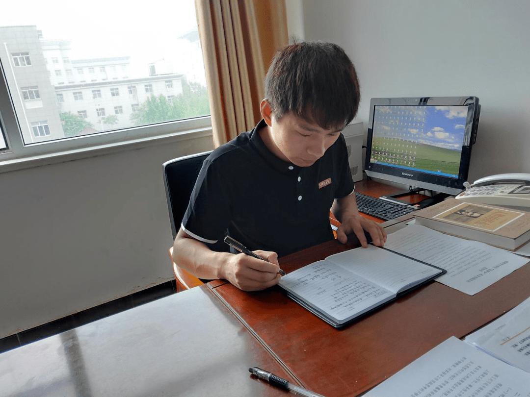 杨富超 哈尔滨体育学院 信访局3作为班级团支书,我热衷于与人沟通