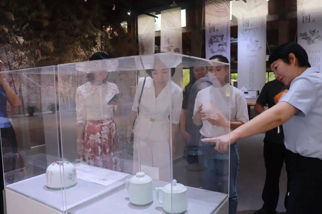 绍兴文旅集团党委副书记副董事长总经理周巧米带队参观浙陶博物馆