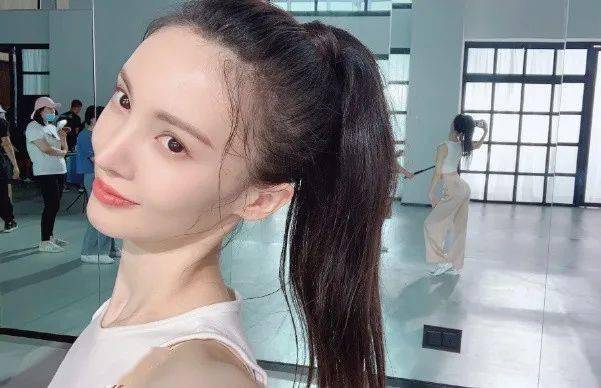 肌肤|金晨、沈月带着《元气水润肌养成秘籍》向你招手！