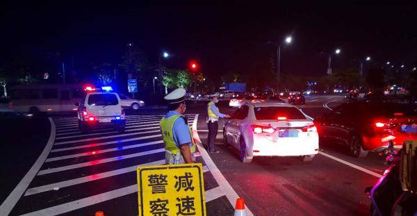 外地一家四口来珠海旅游，回家途中父亲出事被抓！孩子哭闹不止！