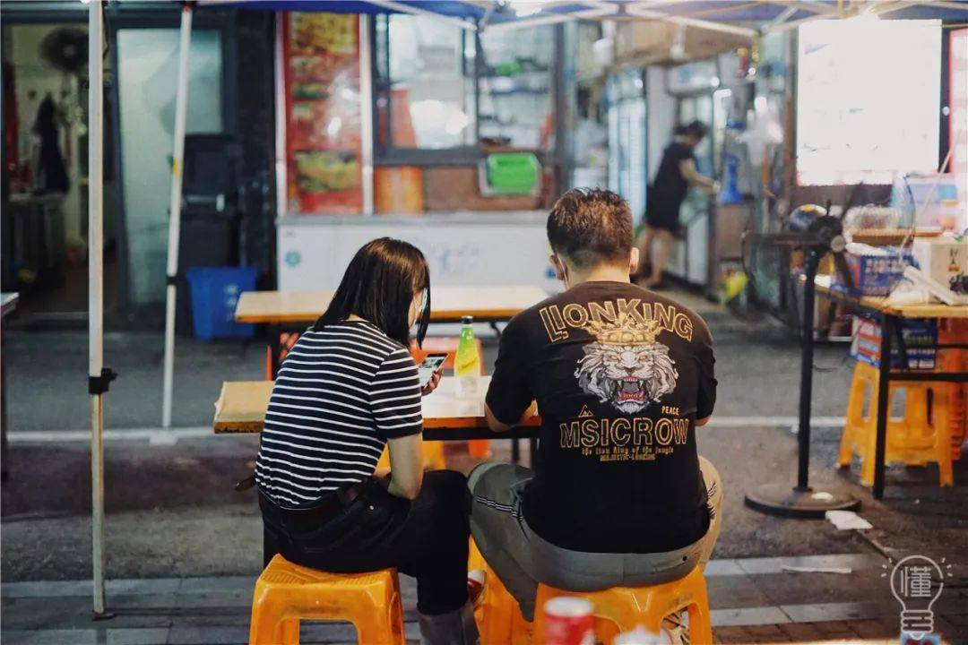 烧烤|才有夏天快乐味道！挤满人的“堕落街”夜排档