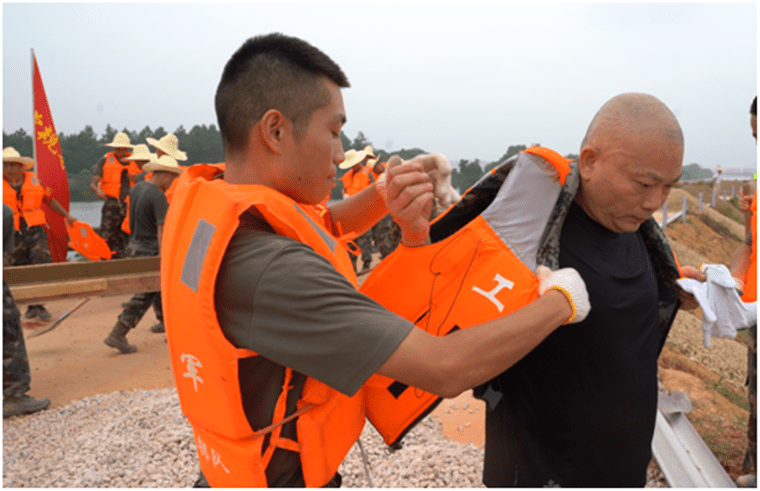 杨丽辉|“夫妻档”“父子兵”“亲兄弟”……这样演绎着抗洪大堤上的感动
