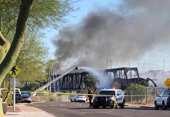 “宛如地狱一幕!”列车脱轨燃起大火,压塌铁