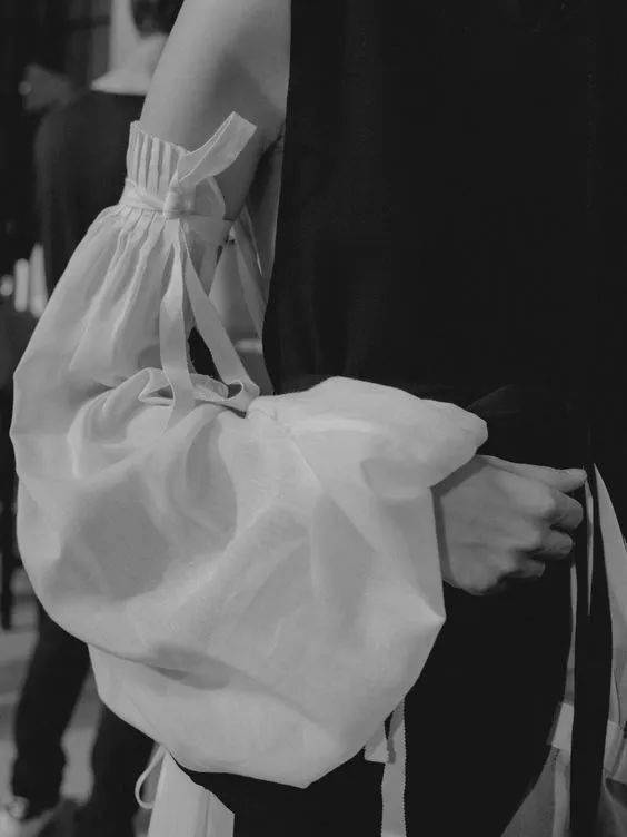 纱裙|谁能不爱夏日的薄纱连衣裙呢？