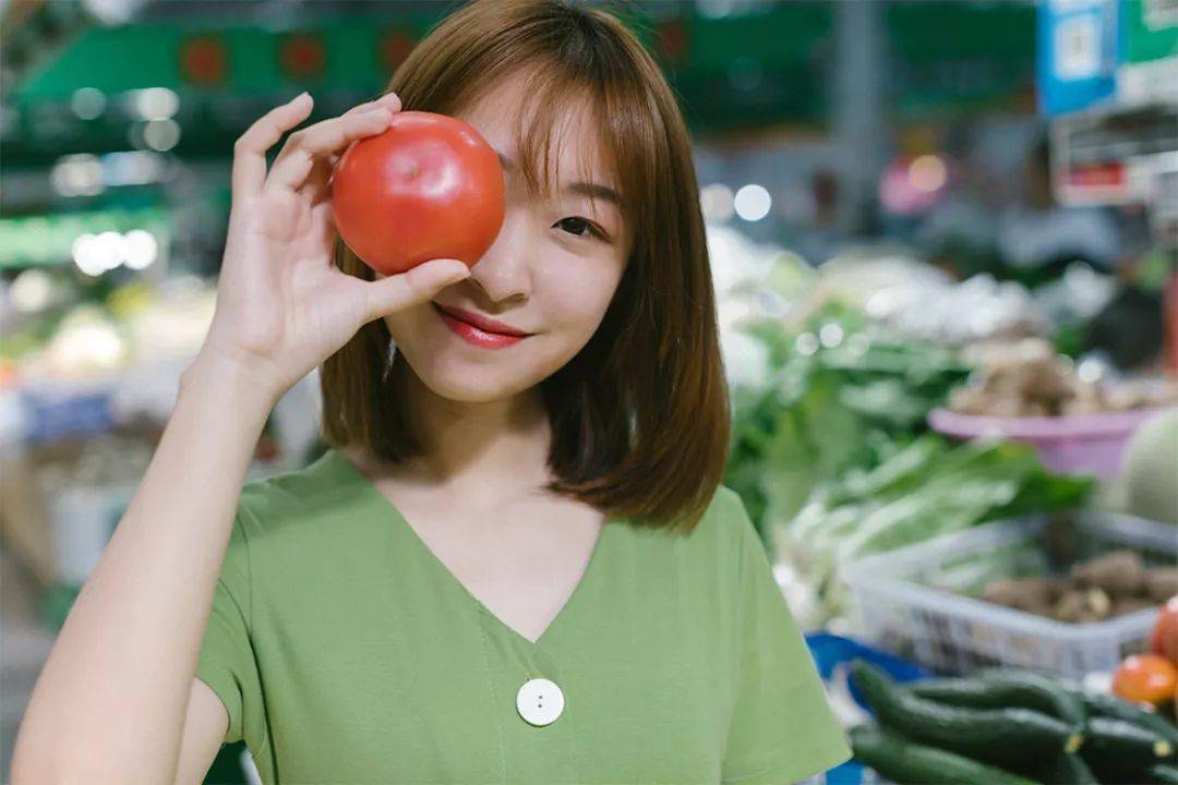 照片|我带妹子在脏、乱、差的「菜市场」拍了组照片，结果......