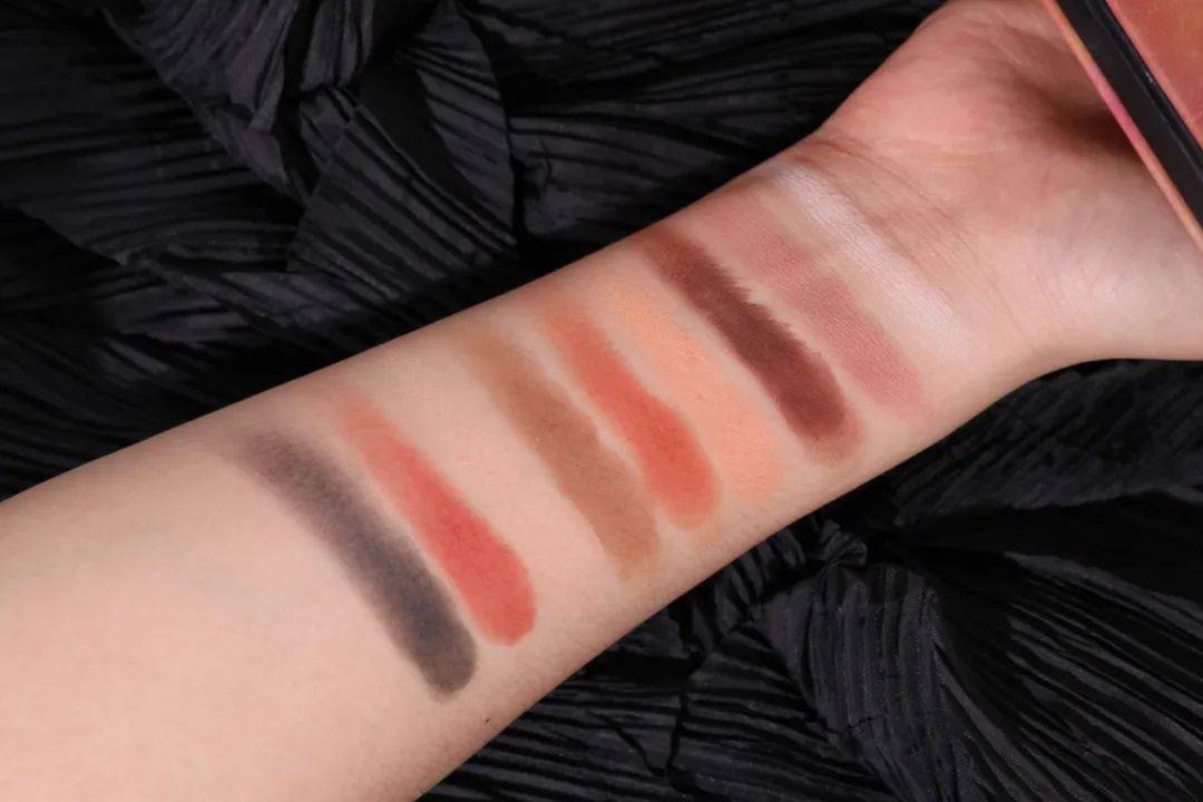 日记|完美日记系列眼影评测 | 真的不知道为啥锦鲤盘能这么火?