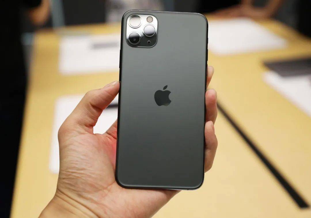 iPhone|业绩公布，iPhone卖疯了！股价一年猛涨80%，太贵买不起？苹果想了个好办法