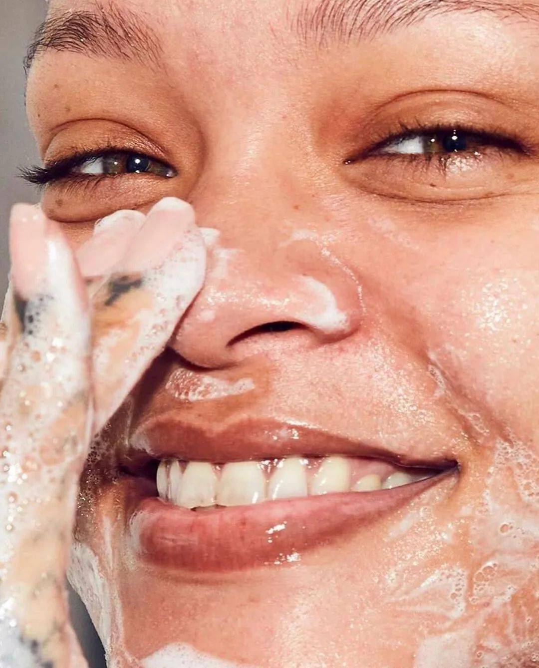 成分|Rihanna个人护肤品牌，价格产品成分全分析！