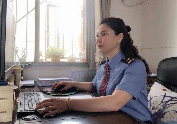 通信员|又美又飒！看“兵姐姐”变装