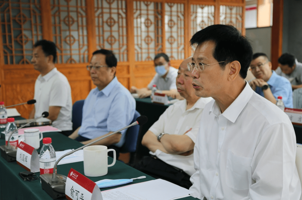 政治|俞可平主编《政治通鉴》出版，探寻通鉴视野下的政治科学