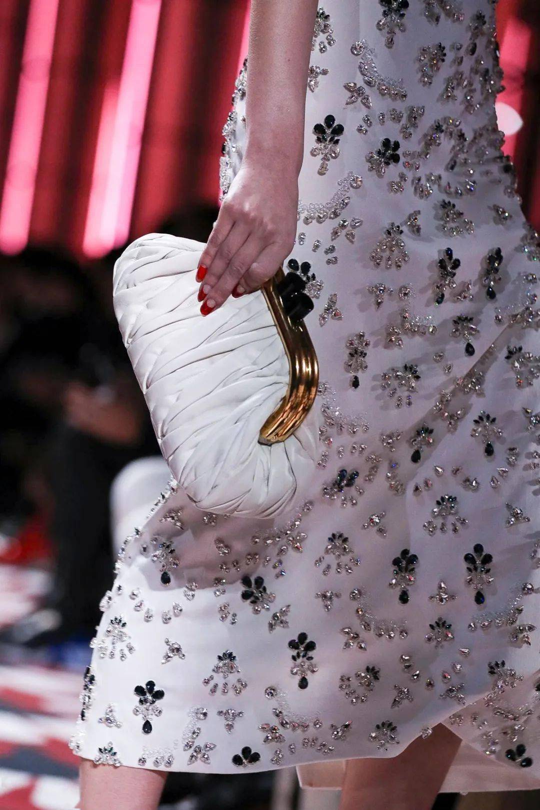 女装|2021春夏流行趋势，8大女装细节，你不可不知！